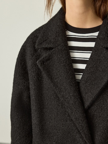 juoda Next Demisezoninis paltas