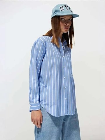 MixRay Blouse in Blue: front