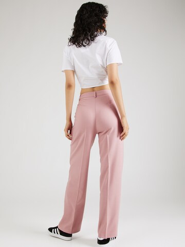 Regular Pantalon à pince Trendyol en rose