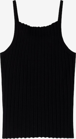 Top brodat de la Bershka pe negru: față