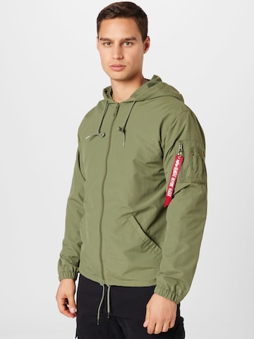 ALPHA INDUSTRIES - Chaqueta de entretiempo 'Expedition' en verde: frente