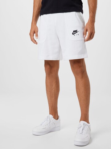 Regular Pantaloni de la Nike Sportswear pe alb: față