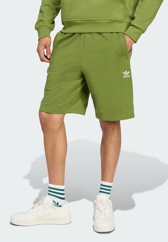 ADIDAS ORIGINALS Обычный Штаны 'Essentials' в Зеленый: спереди