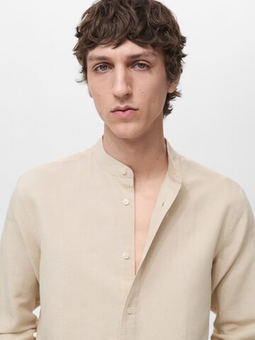 Coupe regular Chemise 'Chennai' MANGO MAN en beige