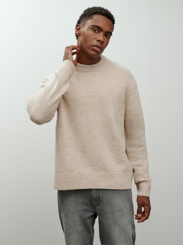 DAN FOX APPAREL Tröja 'Essential' i beige: framsida