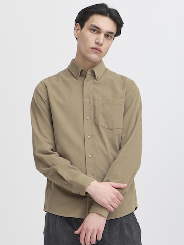 Casual Friday - Ajuste regular Camisa 'Anton' en beige: frente