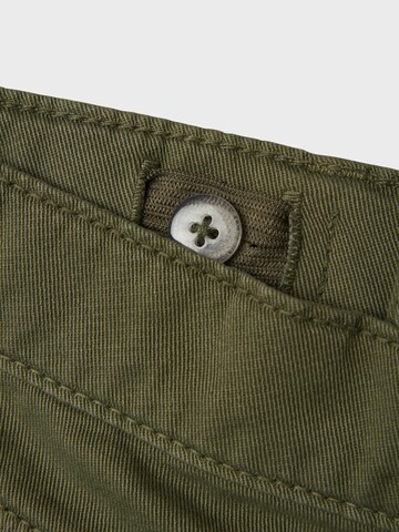 regular Pantaloni 'NKMSILAS ISAK' di NAME IT in verde