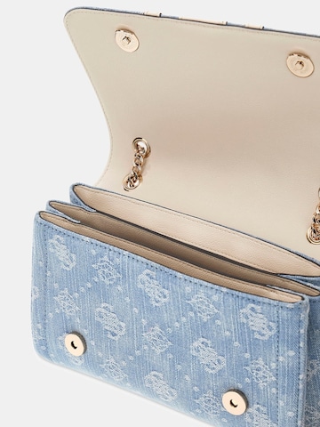 GUESS Schultertasche 'Noelle' in Blau