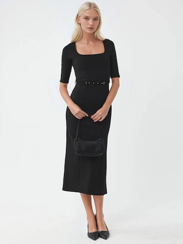 Tubino di Busem in nero: frontale