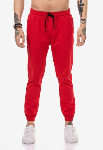 Redbridge Regular Pants in Red: front