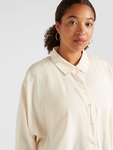 Chemisier 'CARGRACE' ONLY Carmakoma en beige