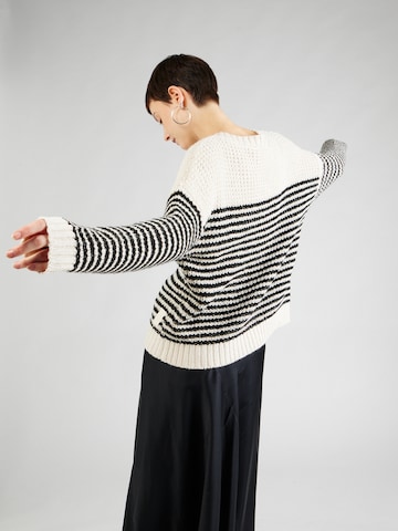 comma casual identity Sweater in White