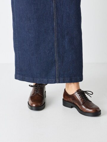 Tamaris Lace-up shoe in Brown