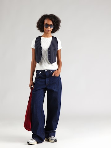 LEVI'S ® T-Shirt 'Dry Goods Pointelle' in Weiß