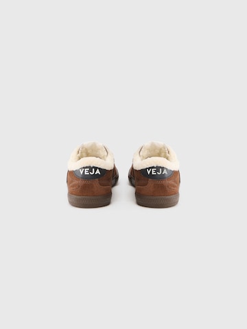 Veja Sneaker 'Volley' in Braun