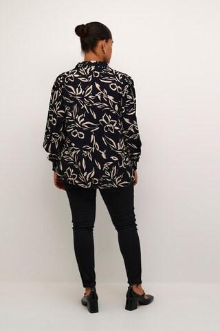 KAFFE CURVE Blouse 'KC Flora' in Zwart