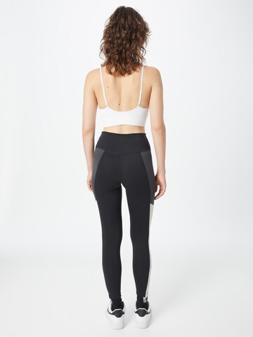 NIKE Skinny Sporthose in Schwarz