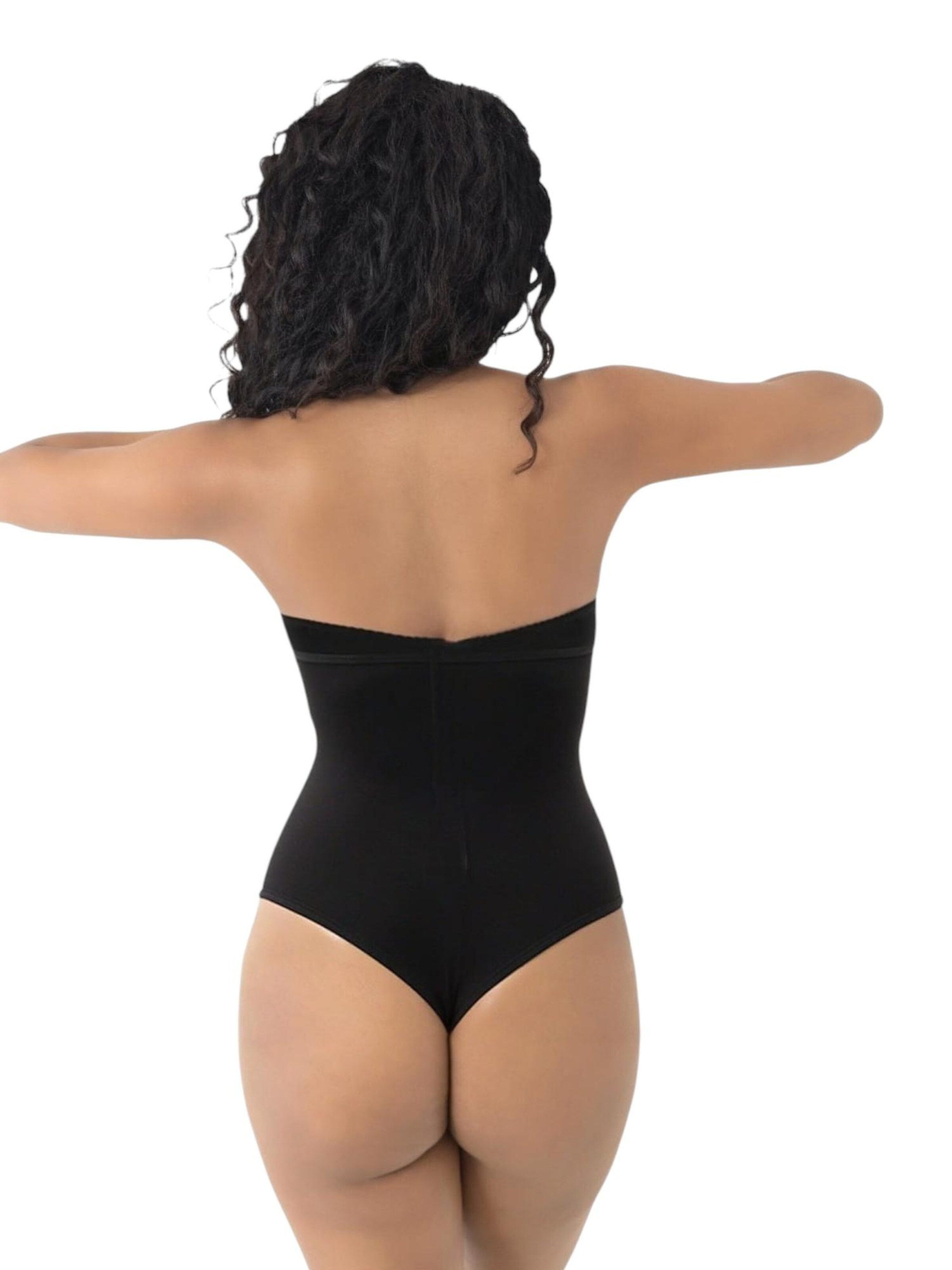 Slip scultant 'LaserInvisible' fashionshowcase en noir