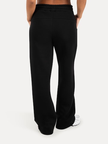 Smilodox Loosefit Hose 'Finy' in Schwarz