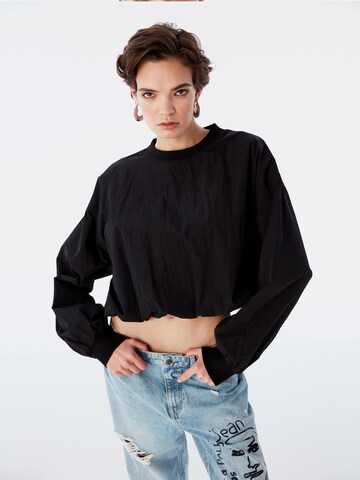 Twist Blouse in Zwart: voorkant