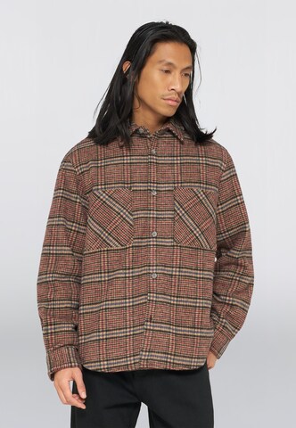 EDWIN - Comfort Fit Camisa 'Julius' em vermelho: frente