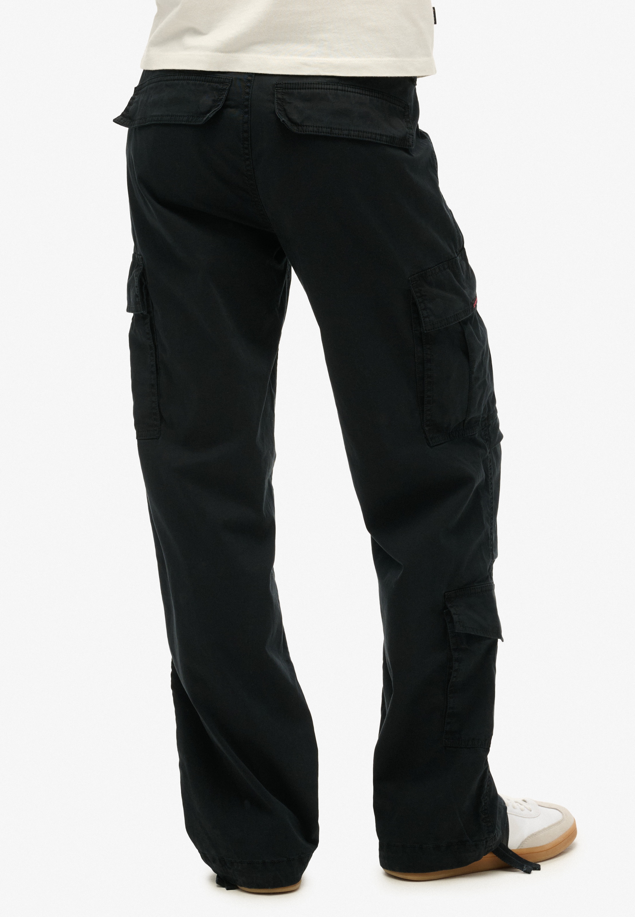 Superdry Regular Cargobroek in Zwart: voorkant