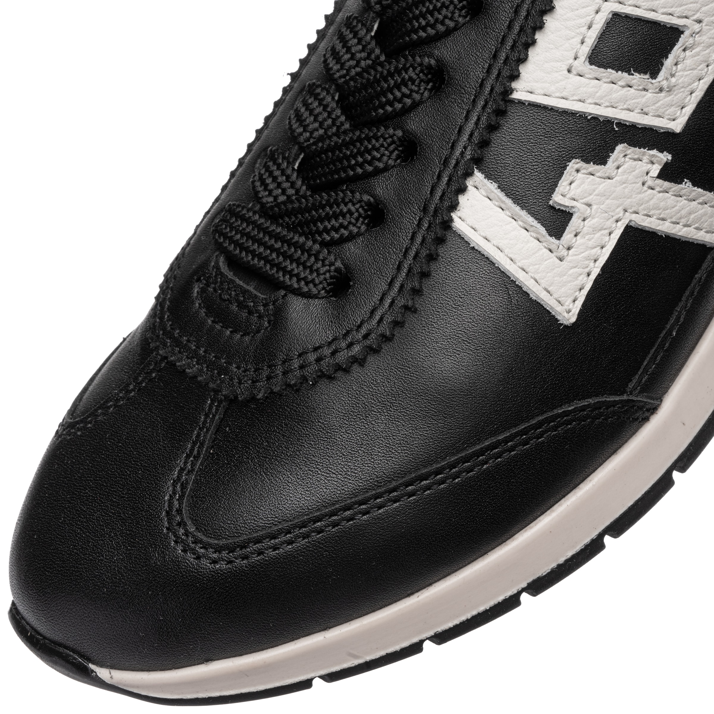 ARA Sneakers in Black