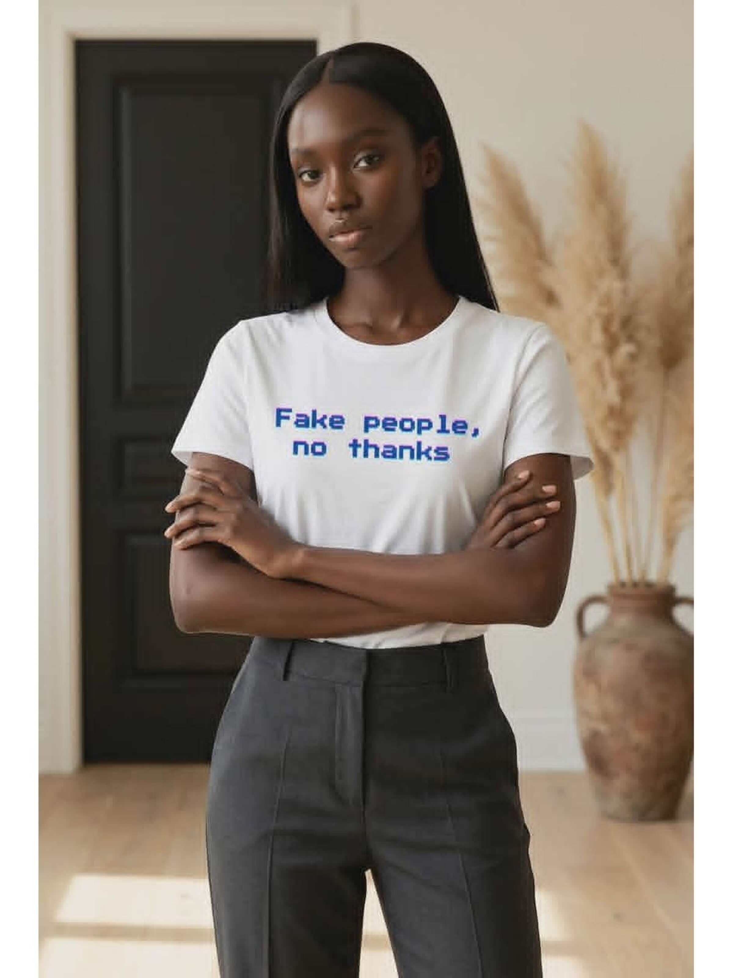 Printdistrict.dk Shirts 'Fake People, No Thanks' i hvid