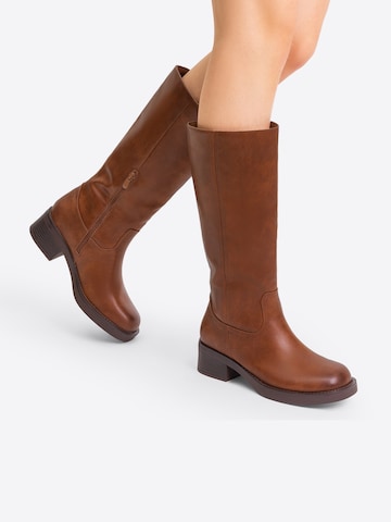Dream Pairs Boots in Brown