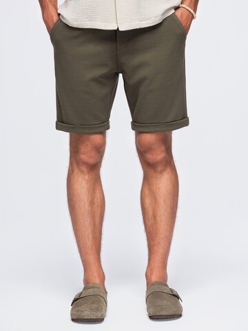 Regular Pantalon chino Ombre en vert : devant