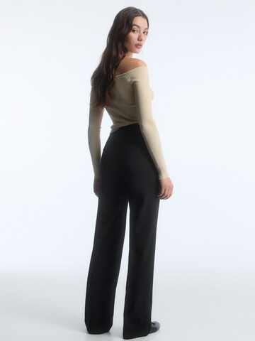 Pull&Bear Regular Trousers with creases in Black