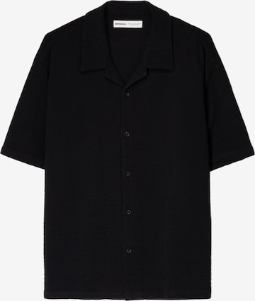 BershkaComfort Fit Košulja - crna boja: prednji dio
