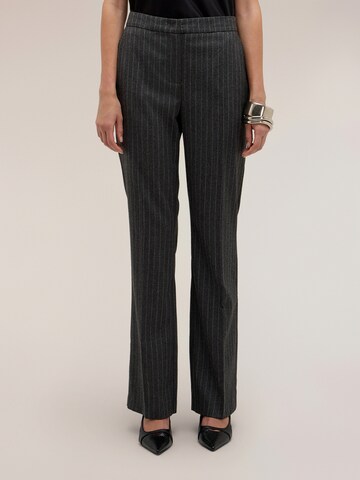 Pantaloni di MOTIVI in grigio