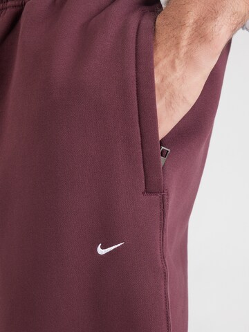 Nike Sportswear Voľný strih Nohavice 'SWSH' - Červená