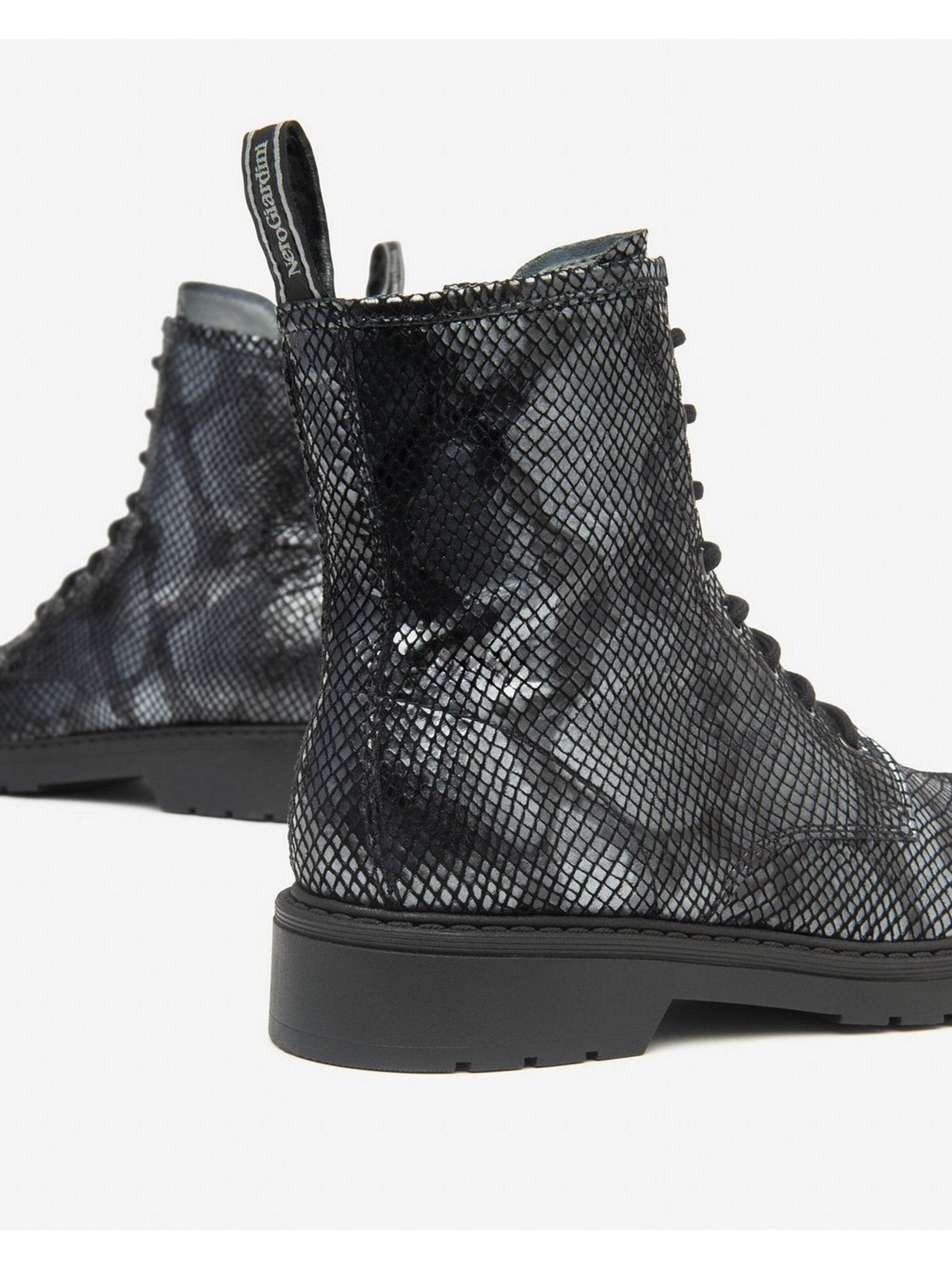 Stivale stringato 'Anfibi Donna - I513946D' di Nero Giardini in nero