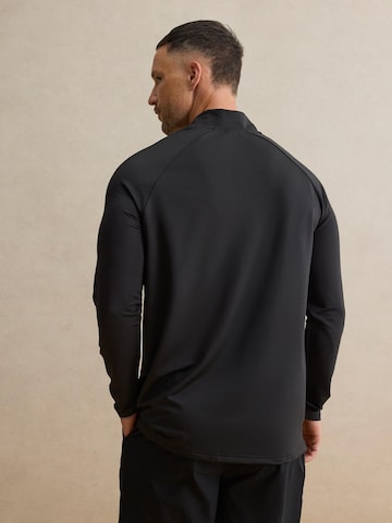 DAN FOX APPAREL Λειτουργικό μπλουζάκι 'Ivan' σε μαύρο