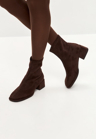 CESARE GASPARI Ankle Boots in Braun