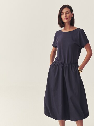 TATUUM Obleka 'Selijo' | modra barva: sprednja stran