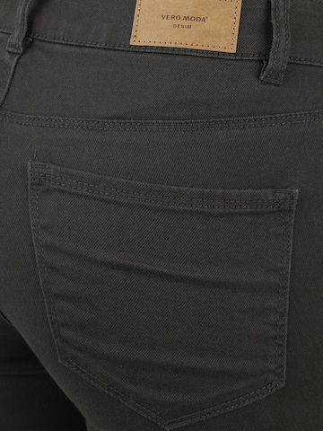 Vero Moda Petite Skinny Jeans 'HOT SEVEN' in Grau