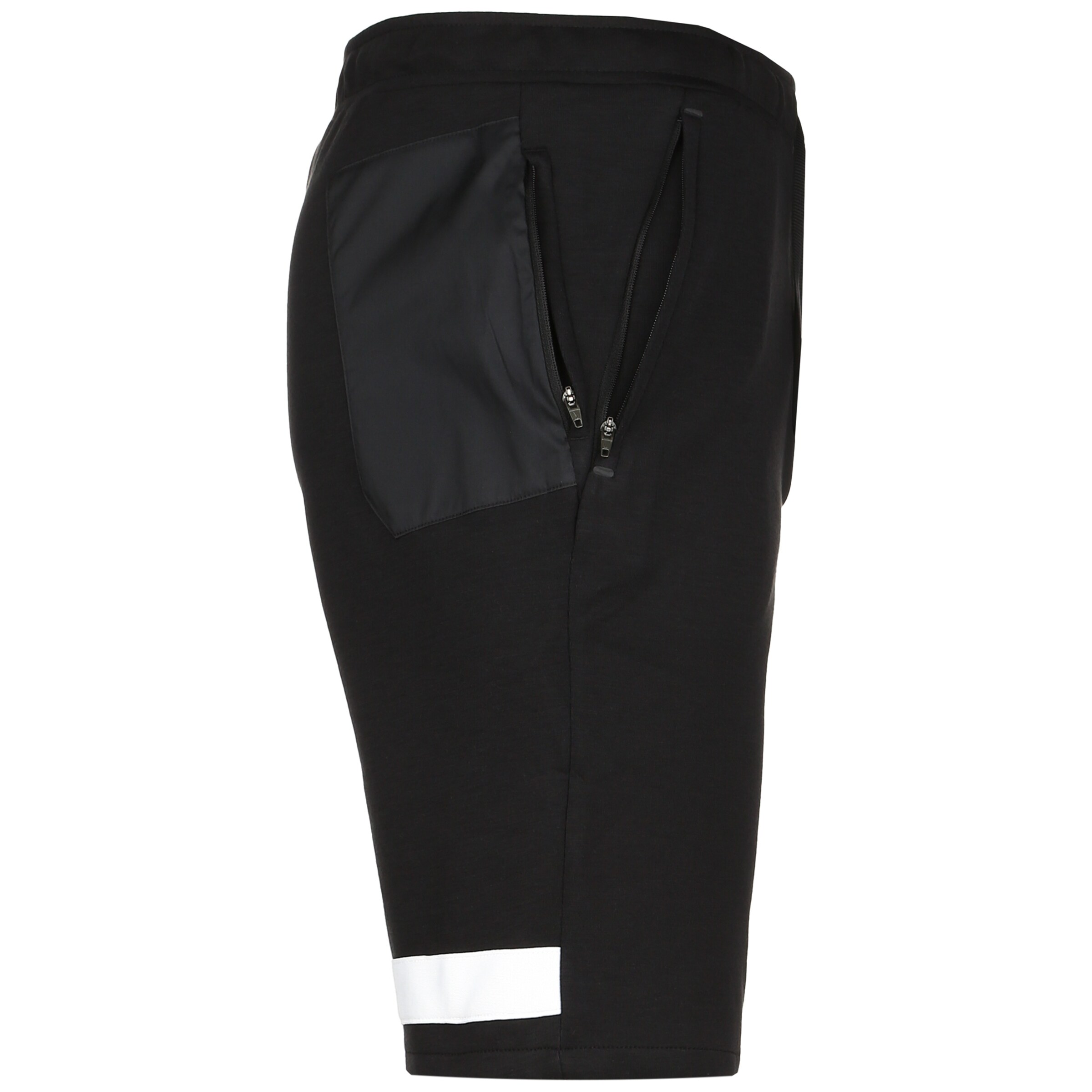 NIKE Regular Sportshorts in Schwarz
