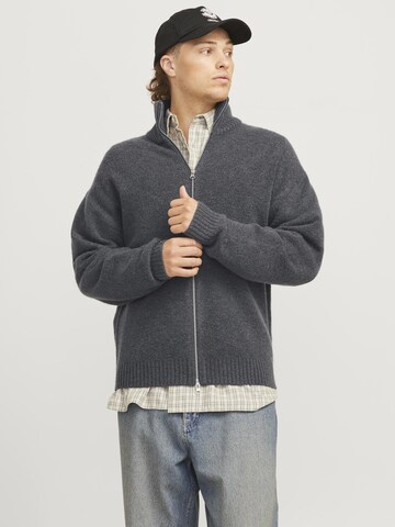 JACK & JONES Strickjacke in Grau: Vorderseite