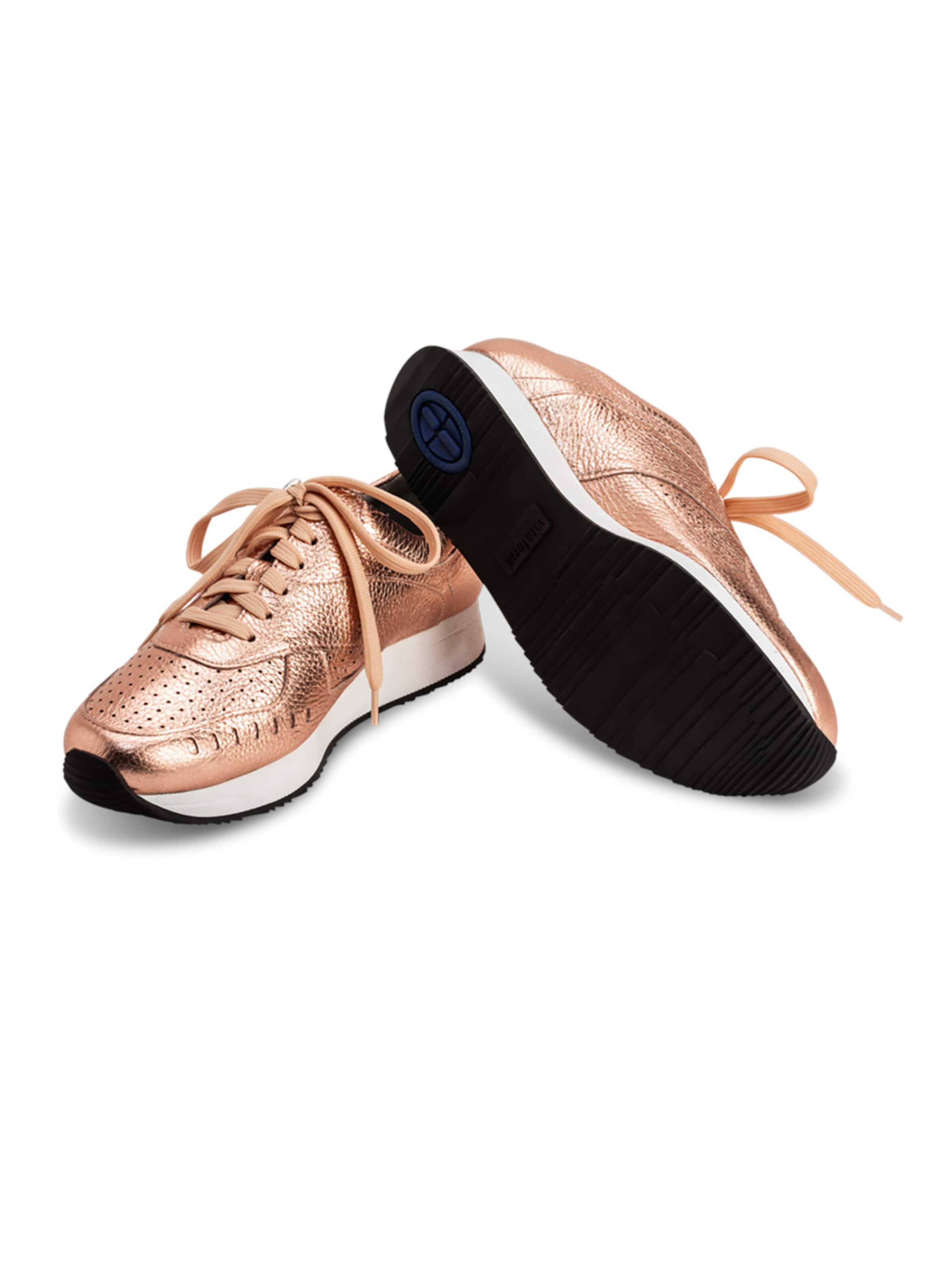 VITAFORM Sneakers in Gold