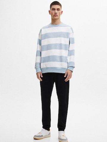 Pull&Bear Regular Pants in Black: front