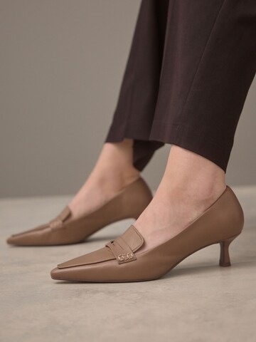 Next - Zapatos cerrados 'Forever Comfort' en beige