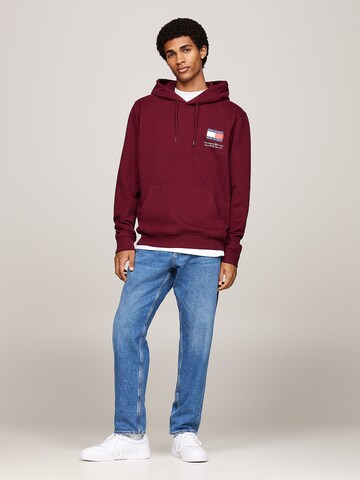 Tommy Jeans Sweatshirt 'ESSENTIAL' i röd