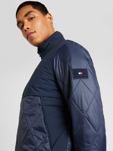 TOMMY HILFIGER Tussenjas in Blauw