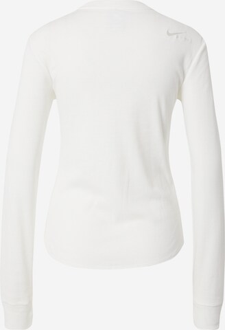 Nike Sportswear Shirt in White