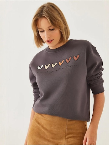 Felpa di Bianco Lucci in grigio