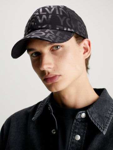 Regular Casquette Calvin Klein Jeans en noir