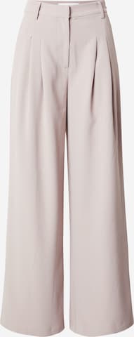 Loosefit Pantaloni con pieghe 'Mathilda' di ABOUT YOU x Iconic by Tatiana Kucharova in beige: frontale